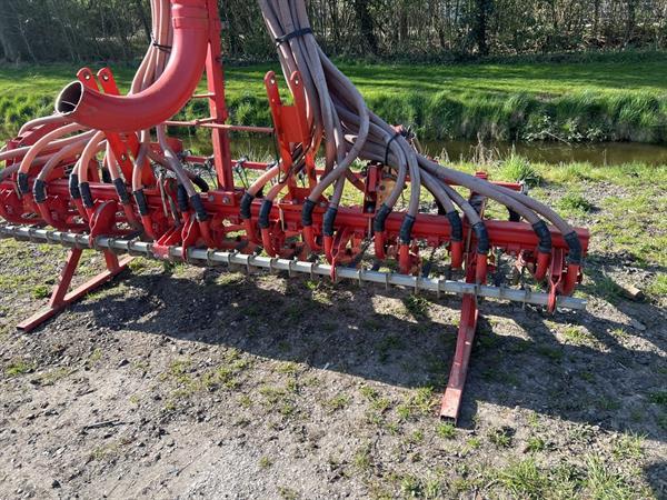Grote foto kuhn zaaibalk met verdeler en 24 kouters 3 meter agrarisch zaaimachines