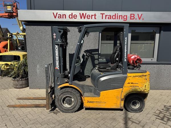 Grote foto jungheinrich tfg 425 triplo 430 freelift sideshift lpg 2014 agrarisch heftrucks