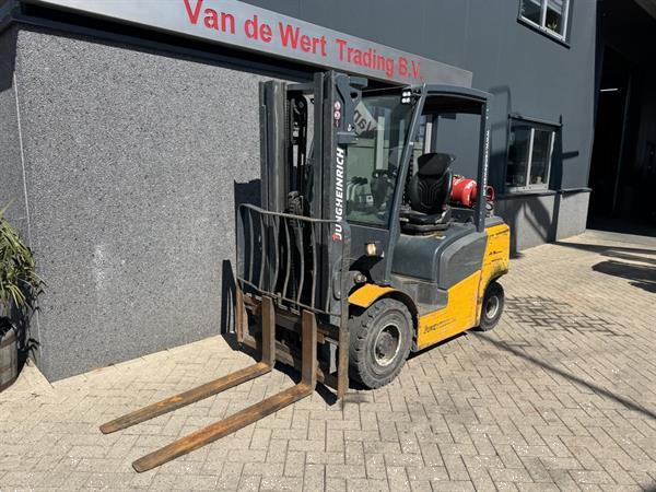Grote foto jungheinrich tfg 425 triplo 430 freelift sideshift lpg 2014 agrarisch heftrucks