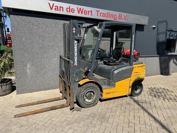 Grote foto jungheinrich tfg 425 triplo 430 freelift sideshift lpg 2014 agrarisch heftrucks