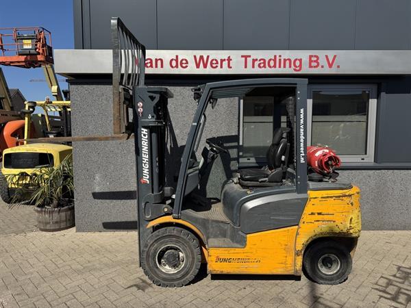 Grote foto jungheinrich tfg 425 triplo 430 freelift sideshift lpg 2014 agrarisch heftrucks