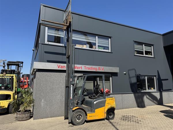 Grote foto jungheinrich tfg 425 triplo 430 freelift sideshift lpg 2014 agrarisch heftrucks