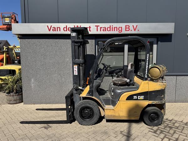 Grote foto caterpillar gp25n triplo 550 freelift sideshift vorkversteller lpg 2007 agrarisch heftrucks