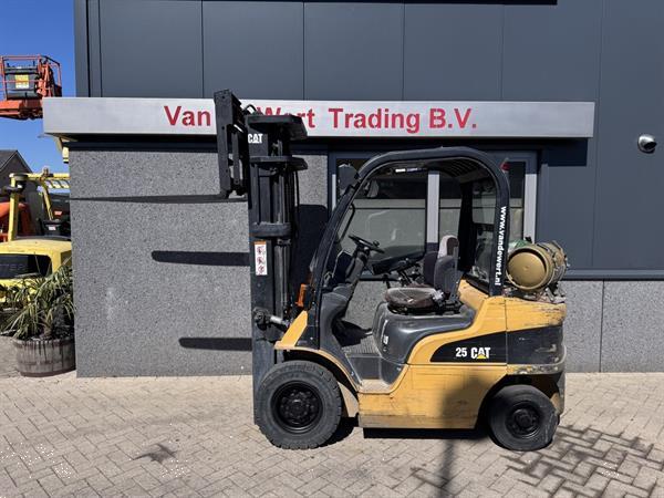 Grote foto caterpillar gp25n triplo 550 freelift sideshift vorkversteller lpg 2007 agrarisch heftrucks