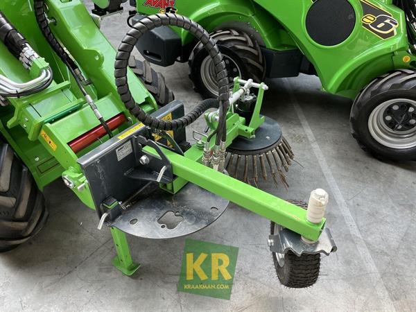 Grote foto avant onkruidborstel 693372 agrarisch tractor toebehoren