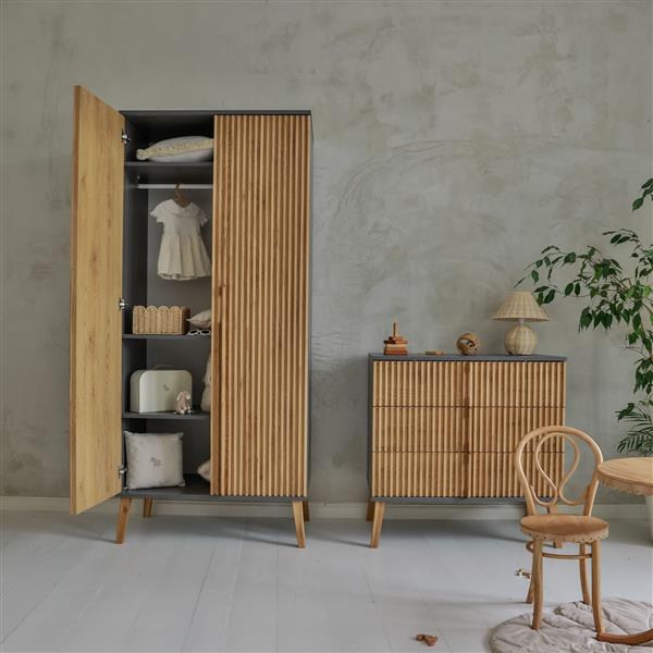 Grote foto commode bambi mundo emerald opt. verzorgingtafel emerald front emerald eiken kinderen en baby complete kinderkamers