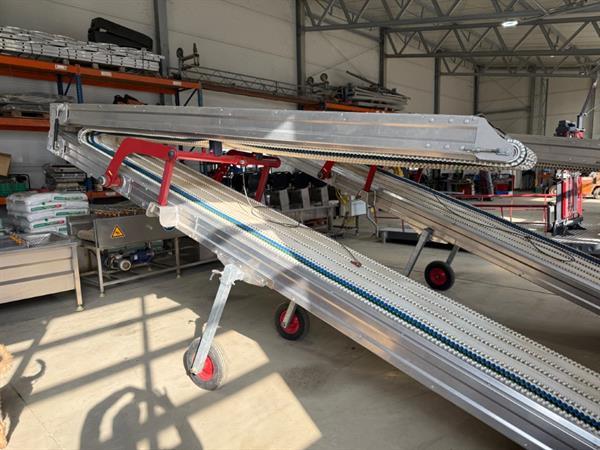 Grote foto vdr oogstband voor bloemen met platform agrarisch aanhangwagens