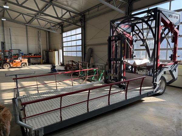 Grote foto vdr oogstband voor bloemen met platform agrarisch aanhangwagens