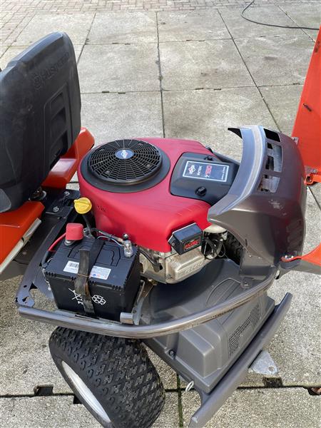 Grote foto zeer nette husquvana frontmaaier r214tc tekoop tuin en terras zitmaaiers