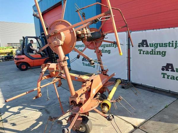 Grote foto kuhn schudder agrarisch harken
