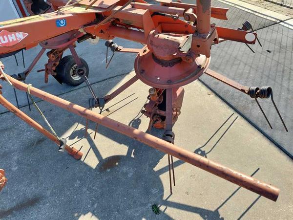 Grote foto kuhn schudder agrarisch harken
