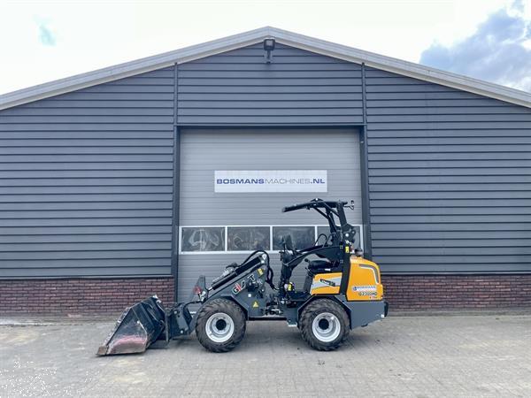 Grote foto giant g2300 x tra hd minishovel demo 2024 80 uur agrarisch shovels