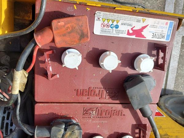 Grote foto haulotte hoogwerker nieuwe accu doe het zelf en verbouw hoogwerkers