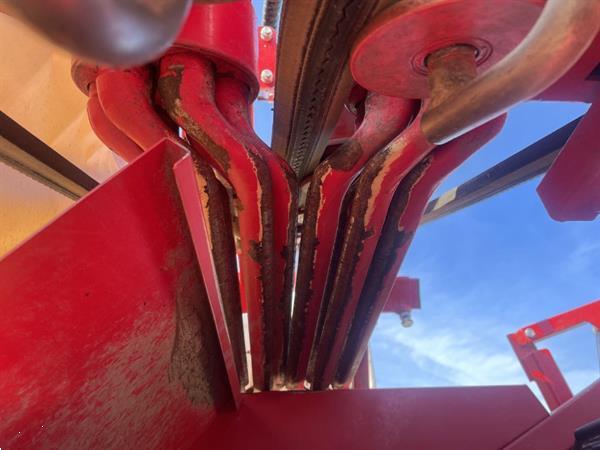 Grote foto simon s3b wortelrooier tractor gemonteerd enkelrijig met trechter agrarisch oogstmachines