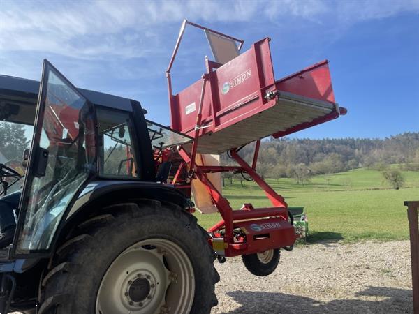 Grote foto simon s3b wortelrooier tractor gemonteerd enkelrijig met trechter agrarisch oogstmachines