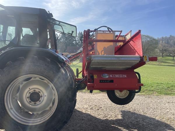 Grote foto simon s3b wortelrooier tractor gemonteerd enkelrijig met trechter agrarisch oogstmachines