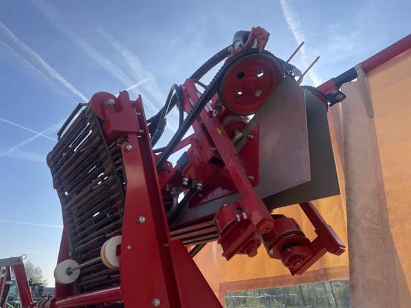 Grote foto simon s3b wortelrooier tractor gemonteerd enkelrijig met trechter agrarisch oogstmachines