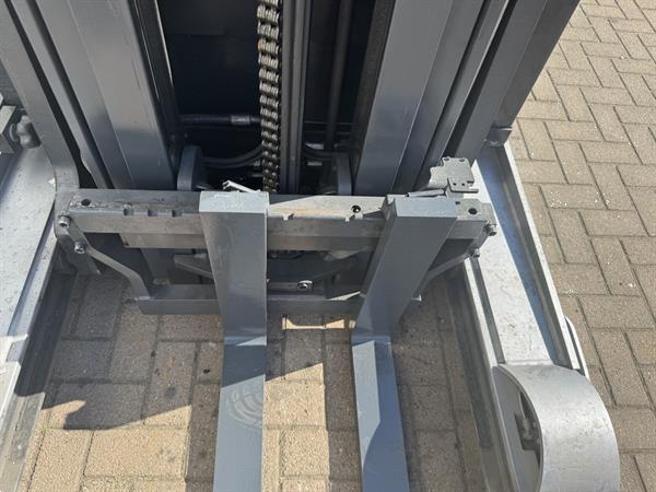 Grote foto vs 22152 reachtruck still fmx14 bj2019 8.300mm sideshift doe het zelf en verbouw hefwerktuigen