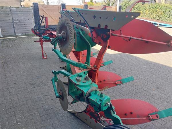 Grote foto kverneland vd 100 4 schaar ploeg agrarisch ploegen