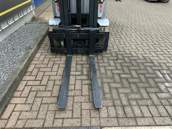 Grote foto vs 22169 elektrische triplex heftruck still rx60 25 bj2018 agrarisch heftrucks