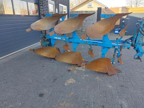 Grote foto lemken opal 90 3 schaar ploeg met wiel agrarisch ploegen