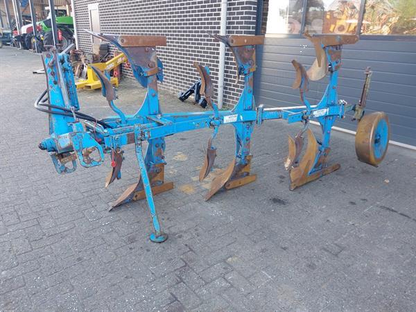 Grote foto lemken opal 90 3 schaar ploeg met wiel agrarisch ploegen