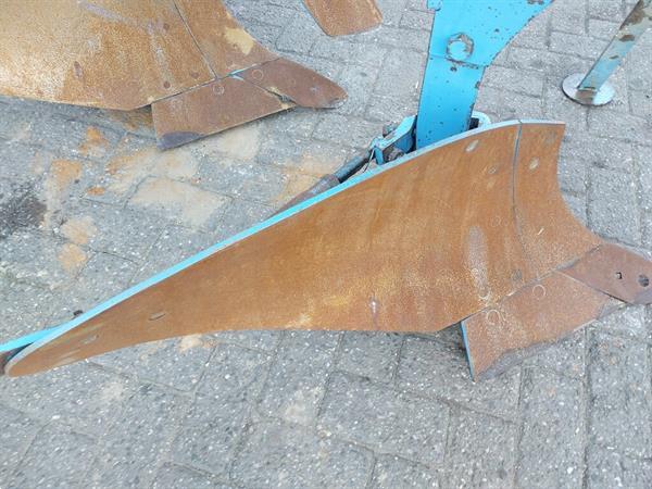 Grote foto lemken opal 90 3 schaar ploeg met wiel agrarisch ploegen
