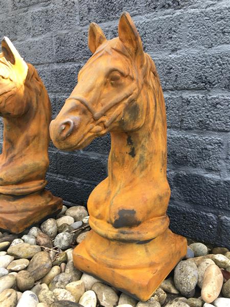 Grote foto sculptuur paardenhoofd vol steen oxide tuin en terras tuindecoratie