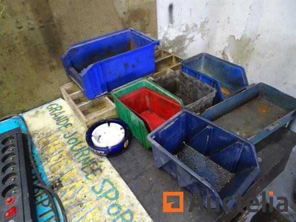 Grote foto houten werkbank en zijn inhoud tuin en terras overige tuin en terras