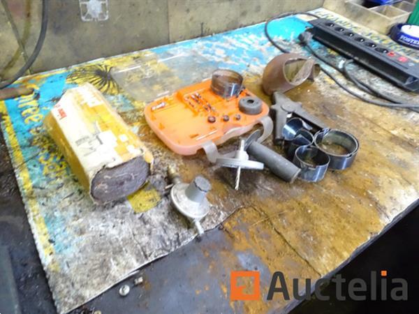 Grote foto houten werkbank en zijn inhoud tuin en terras overige tuin en terras