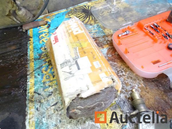 Grote foto houten werkbank en zijn inhoud tuin en terras overige tuin en terras