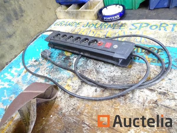 Grote foto houten werkbank en zijn inhoud tuin en terras overige tuin en terras