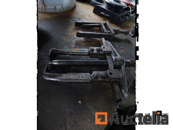 Grote foto stalen werkbank bandenwisselaar op wielen en de inhoud ervan tuin en terras overige tuin en terras