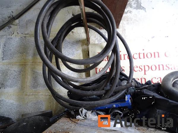 Grote foto metalen kast en zijn inhoud agrarisch oogstmachines