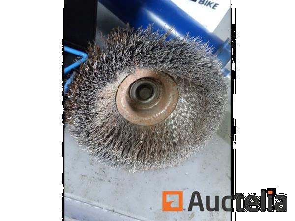 Grote foto metalen plank en de inhoud ervan doe het zelf en verbouw hefwerktuigen