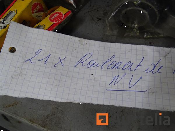 Grote foto metalen plank en de inhoud ervan doe het zelf en verbouw hefwerktuigen