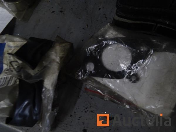 Grote foto metalen plank en de inhoud ervan doe het zelf en verbouw hefwerktuigen