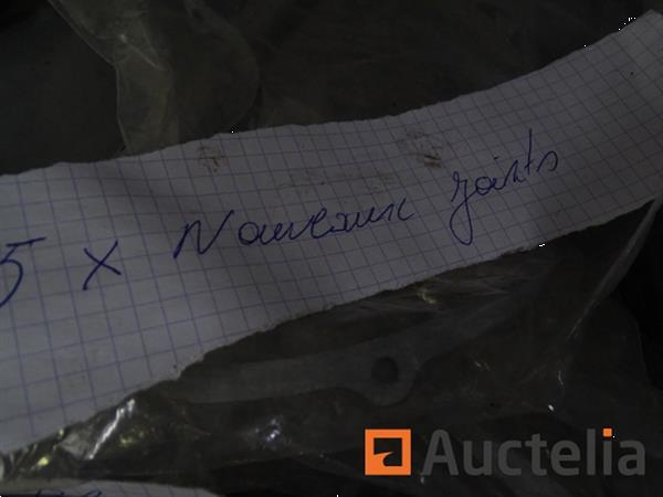 Grote foto metalen plank en de inhoud ervan doe het zelf en verbouw hefwerktuigen