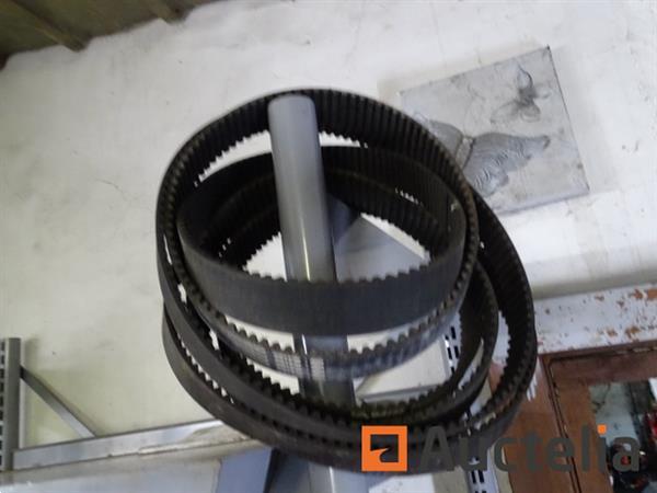 Grote foto metalen plank en de inhoud ervan doe het zelf en verbouw hefwerktuigen