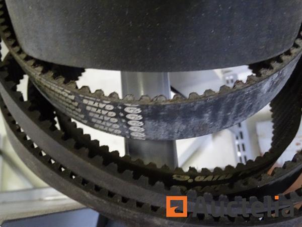 Grote foto metalen plank en de inhoud ervan doe het zelf en verbouw hefwerktuigen