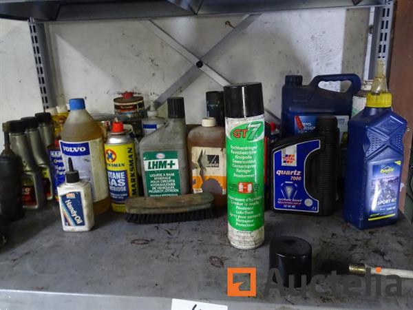 Grote foto metalen plank en de inhoud ervan doe het zelf en verbouw hefwerktuigen