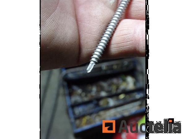 Grote foto metalen koffer met diverse bevestigingsmiddelen tas met zelfborende houtdraadschroeven doe het zelf en verbouw onderdelen en accessoires