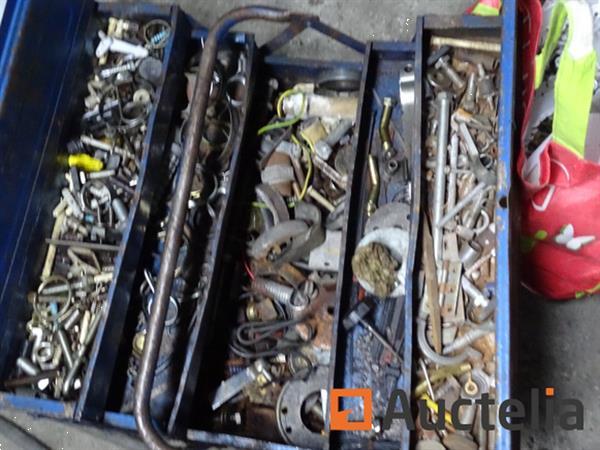 Grote foto metalen koffer met diverse bevestigingsmiddelen tas met zelfborende houtdraadschroeven doe het zelf en verbouw onderdelen en accessoires