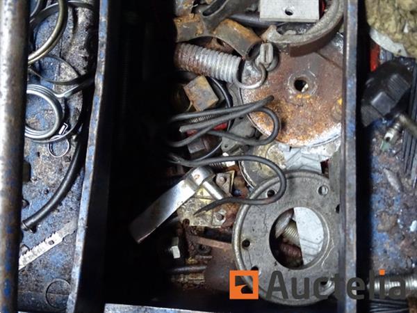 Grote foto metalen koffer met diverse bevestigingsmiddelen tas met zelfborende houtdraadschroeven doe het zelf en verbouw onderdelen en accessoires