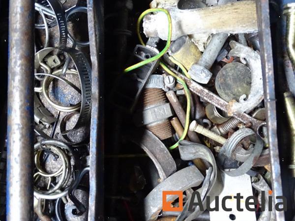 Grote foto metalen koffer met diverse bevestigingsmiddelen tas met zelfborende houtdraadschroeven doe het zelf en verbouw onderdelen en accessoires