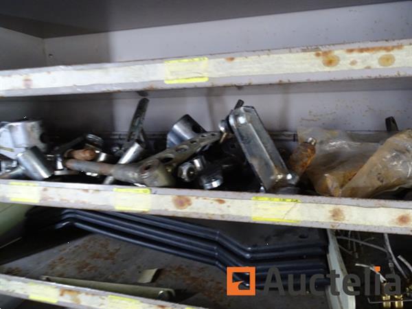 Grote foto 3 metalen planken met inhoud doe het zelf en verbouw hefwerktuigen