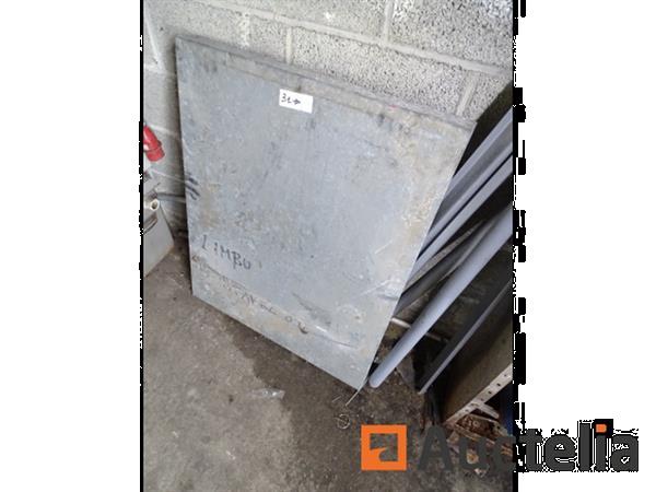 Grote foto 3 metalen planken met inhoud doe het zelf en verbouw hefwerktuigen