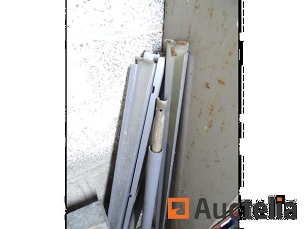 Grote foto 3 metalen planken met inhoud doe het zelf en verbouw hefwerktuigen