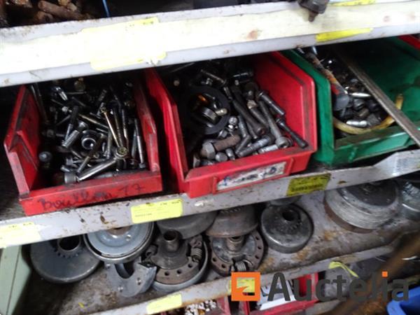Grote foto 3 metalen planken met inhoud doe het zelf en verbouw hefwerktuigen