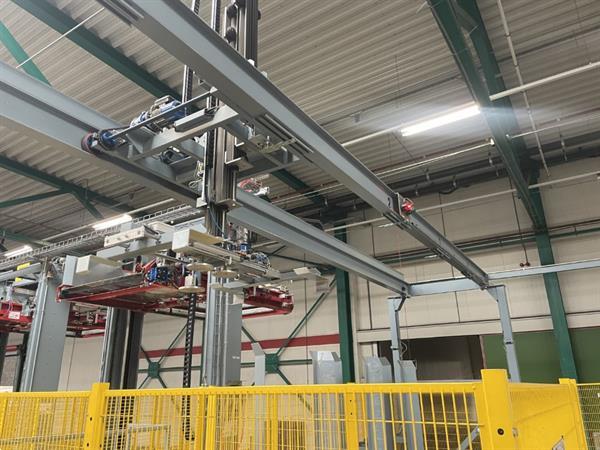 Grote foto aweta centraal pallet aanvoersysteem met trolley agrarisch tuinbouw